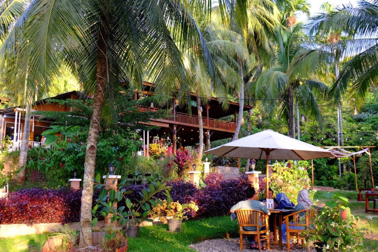 Air Manis Hillside Villa Cafe & Resto Padang  Exterior foto