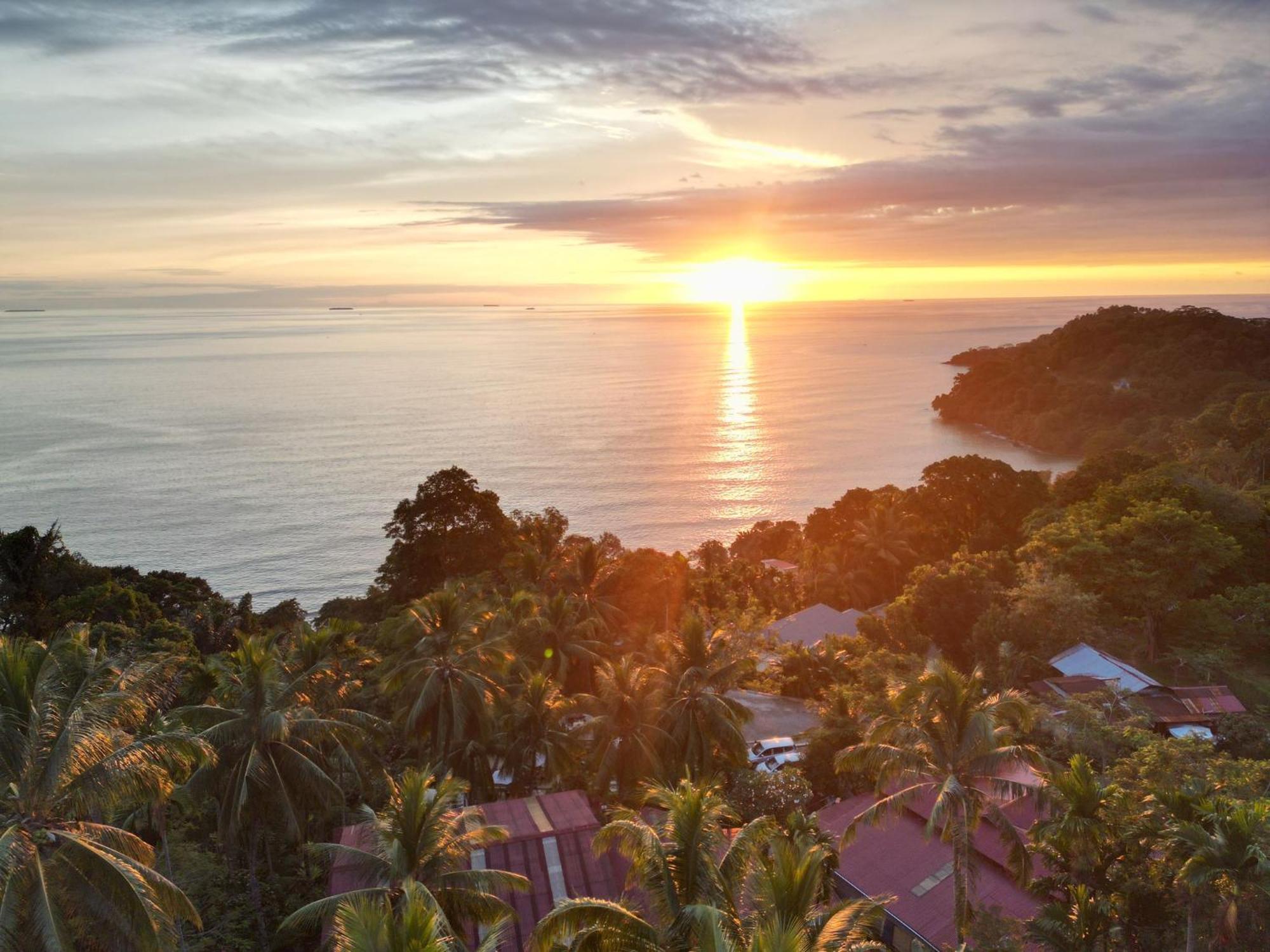 Air Manis Hillside Villa Cafe & Resto Padang  Exterior foto